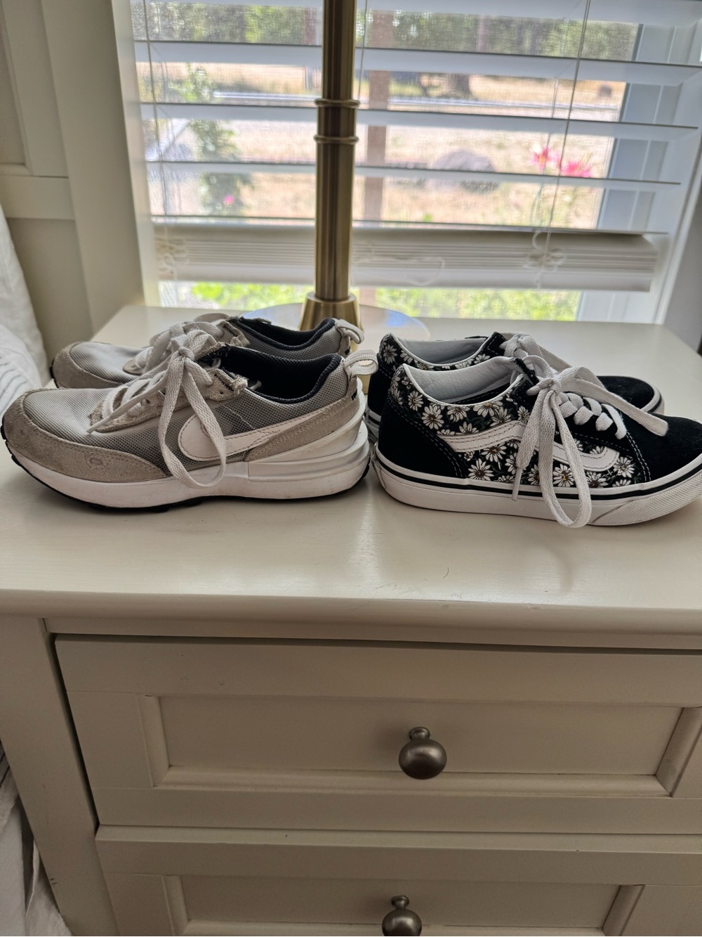 2 pairs girls sneakers